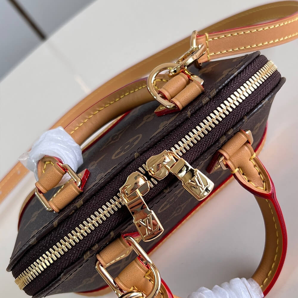 G*u*i padlock gg medium shoulder bag