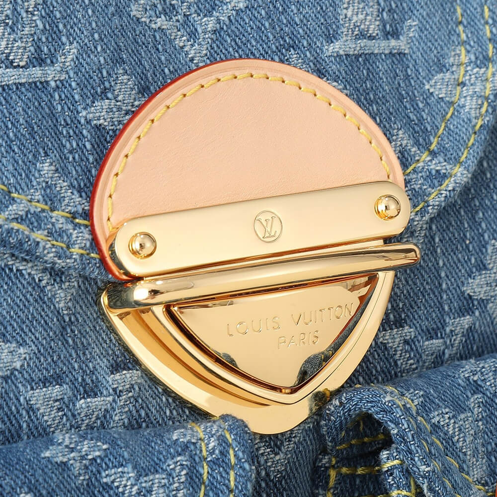 CHANEL BACKPACK(HIGH-END GRADE)